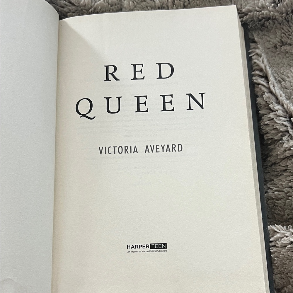 5/$10 hardcover Red Queen by Victoria Aveyard Book